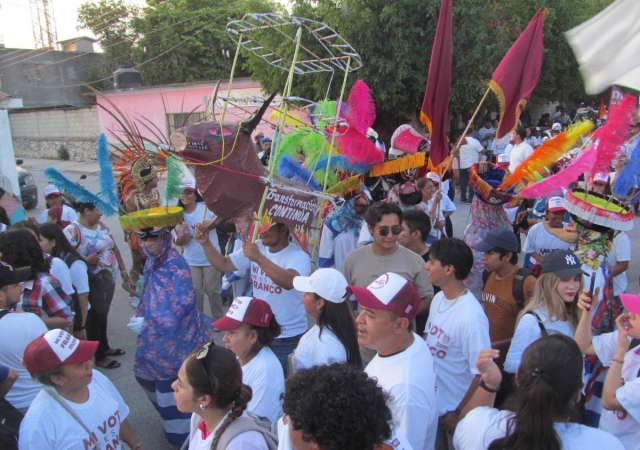 Este lunes iniciaron las campañas en todo el estado de Morelos. Cada partido concentró el mayor número de personas para crear la percepción de que tienen mayoría.
