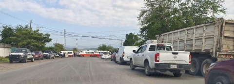 Transportistas bloquearon carretera Alpuyeca-Jojutla