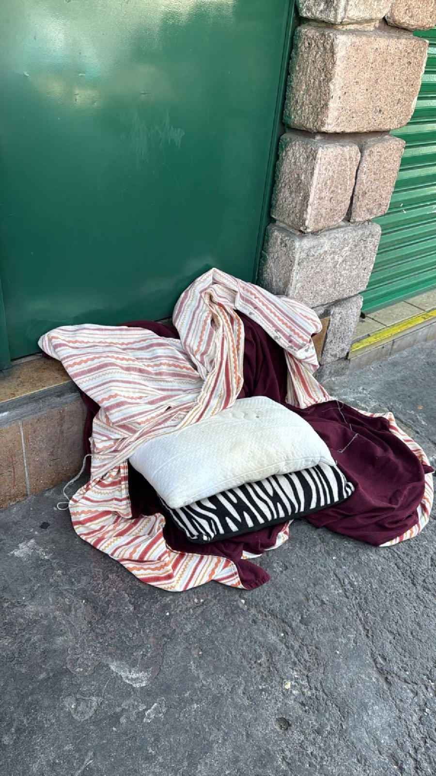 Confundieron dos almohadas con un cadáver