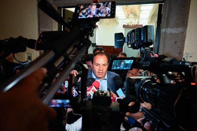 Afirma Cuauhtémoc Blanco que los señalamientos en su contra son campañas para desestabilizar su gobierno