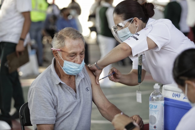 Un éxito, primer día de vacunación anticovid en La Lagunilla: ayuntamiento