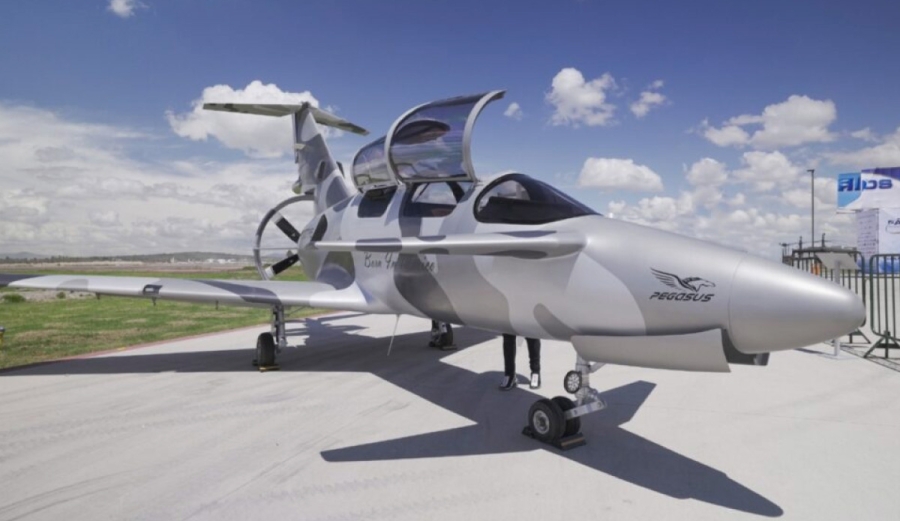 Histórico: México presenta su primer avión diseñado y fabricado en el país