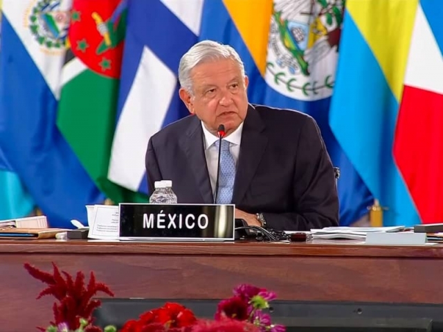 AMLO llama a terminar bloqueos en la cumbre CELAC.