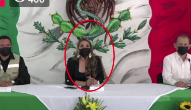 Evelyn Salgado modifica la Bandera de México y le coloca la “S” por su apellido paterno