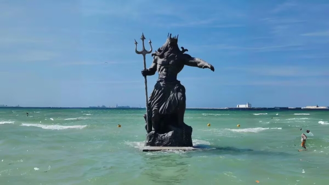 Promueven amparo para retirar la estatua de Poseidón en Yucatán