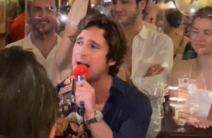 VIDEO: Diego Boneta destroza canción de Luis Miguel