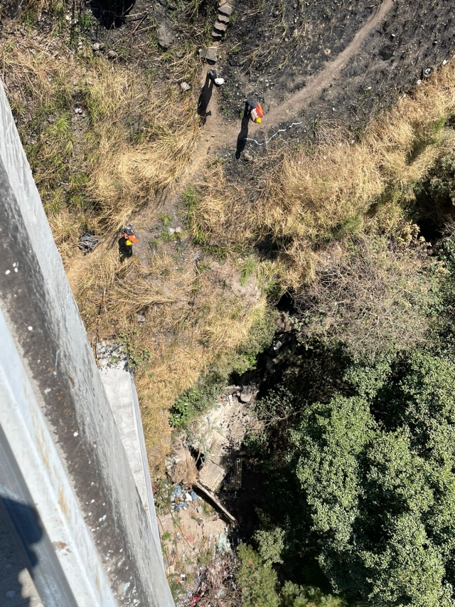 Hallan un cadáver debajo del Puente 2000