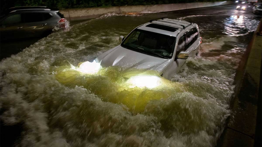 Nueva York se inunda y declaran estado de emergencia.