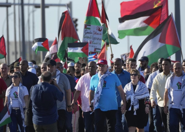 Miles de personas marchan en Cuba en solidaridad con Palestina