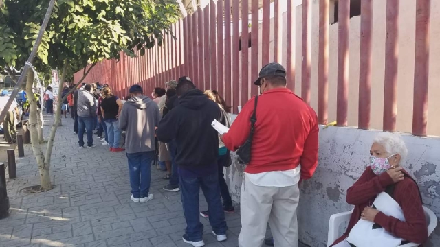 Poco más de mil 300 personas acudieron a recibir el biológico.