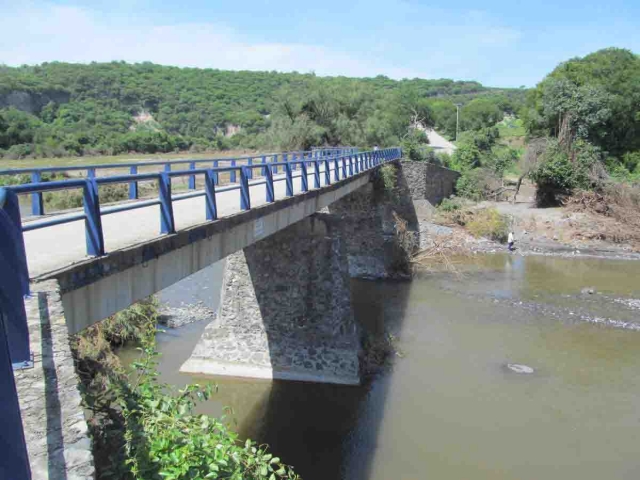 El ayudante de Nexpa solicitó al gobernador del estado visitar la comunidad y confirmar el riesgo que existe de que el puente colapse en caso de más inundaciones. 