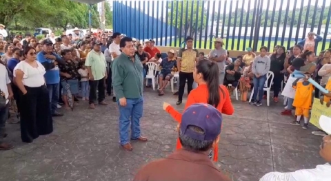 El alcalde acudió, pero se retiró sin alcanzar acuerdos y con la sentencia de que las actividades de la feria se realizarán, a pesar de los inconformes.