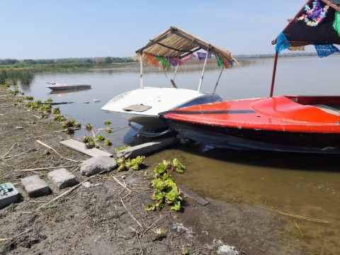 Pescadores de la laguna de Coatetelco manifestaron su confianza en que las lluvias permitirán recuperar el nivel de ese embalse.