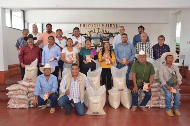 Apoyo local: COMUNDERS donan 8 toneladas de arroz al DIF Temixco