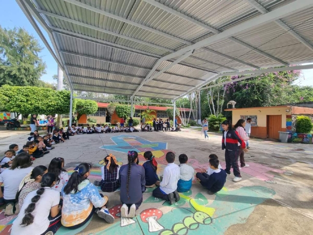 La autoridad educativa exhort&oacute; a las escuelas a no adelantar el cierre de actividades en esta semana. 