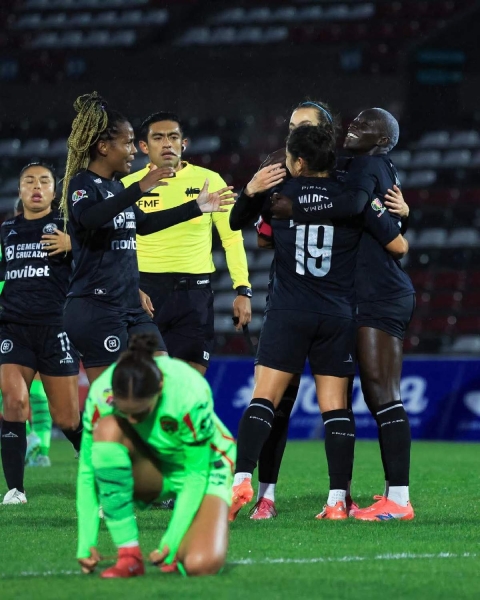 Con golazo de Valeria Valdez, al minuto 37, Cruz Azul Femenil se trajo el empate del norte del pa&iacute;s.
