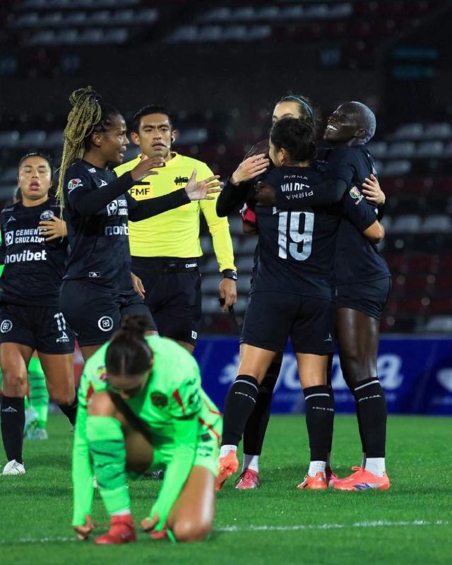 Con golazo de Valeria Valdez, al minuto 37, Cruz Azul Femenil se trajo el empate del norte del pa&iacute;s.