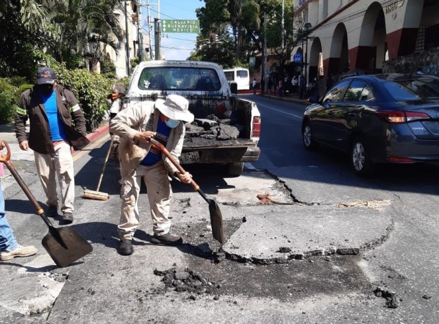 Continúan jornadas de bacheo ante afectaciones por las lluvias