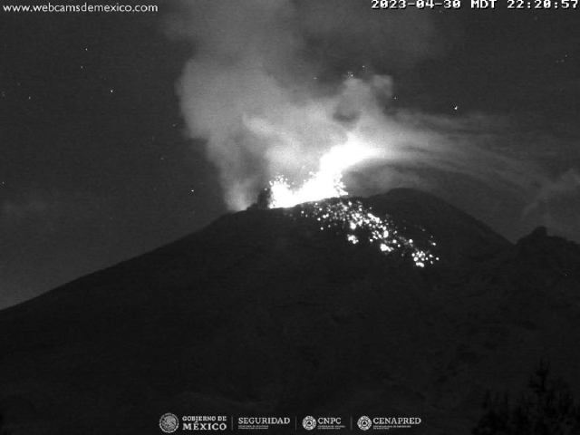 La actividad del Popocatépetl aumentó entre el domingo y el lunes.