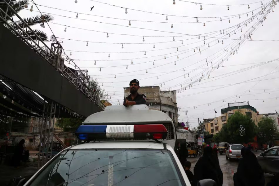 Atentado suicida contra convoy militar deja 13 soldados muertos en Pakistán