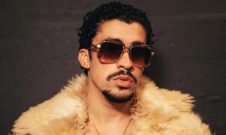 INAH llama la atenci&oacute;n a Bad Bunny tras tocar pieza arqueol&oacute;gica en el Museo Nacional de Antropolog&iacute;a