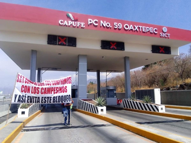 Los inconformes ya no pagarán la caseta de Oaxtepec.