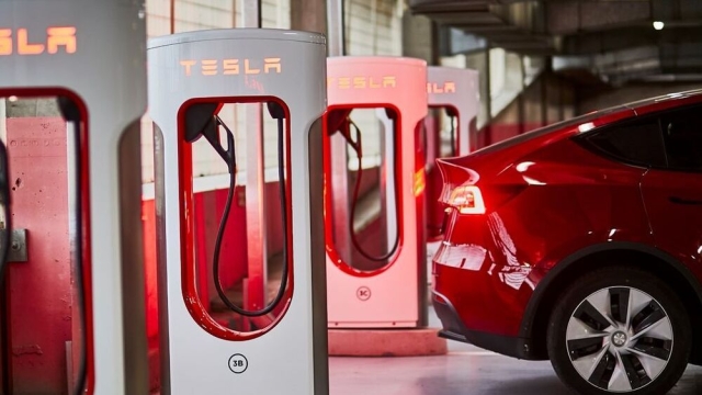 Futuro electrizante: Audi, Porsche y Volkswagen adoptan carga eléctrica de Tesla