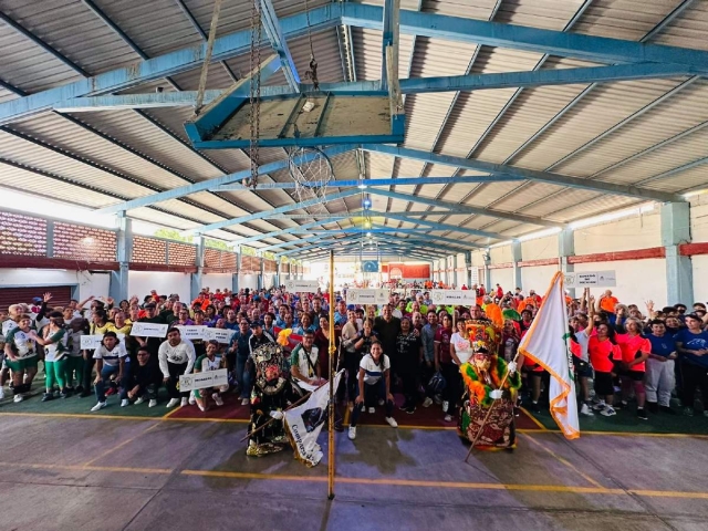 Ayer comenzó en Jojutla la edición 19 del Torneo Nacional de Cachibol, en el que participan 50 equipos de diez estados del país.