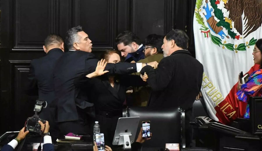 ¡Arre con la que barre! Corrido viral narra enfrentamiento entre Alito y Noroña