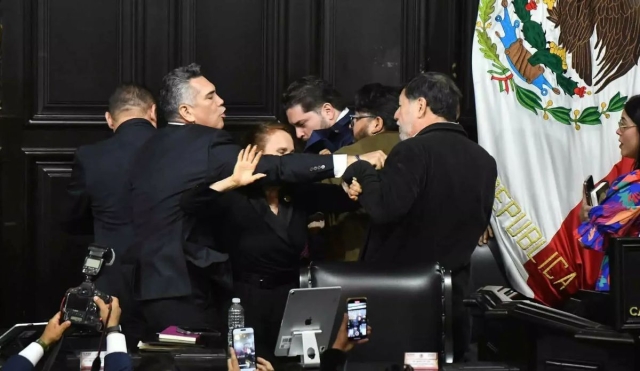 ¡Arre con la que barre! Corrido viral narra enfrentamiento entre Alito y Noroña