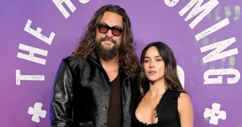 Jason Momoa y Adria Arjona debutan como pareja en la alfombra roja