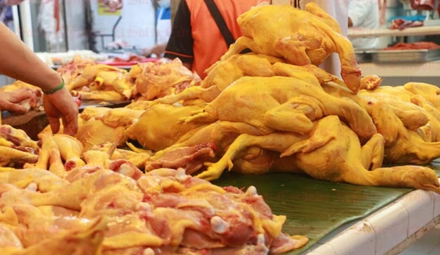 Baja la venta de pollo en el mercado ALM