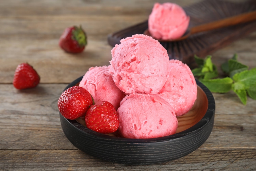 Satisfacción instantánea: Helado de fresa con 2 ingredientes