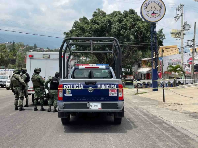 El hombre fue asesinado afuera de una farmacia.