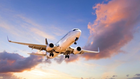 Cómo conseguir vuelos económicos para tus vacaciones de Semana Santa, según un experto