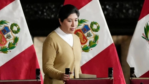 Congreso de Per&uacute; falla en intento de inhabilitar a Betssy Ch&aacute;vez