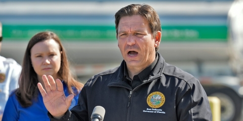 DeSantis anuncia un nuevo centro de detención para migrantes en Florida