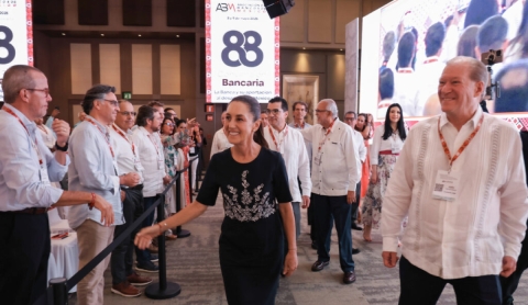 Sheinbaum y la banca sellan alianza sin confrontaciones en histórica Convención Bancaria