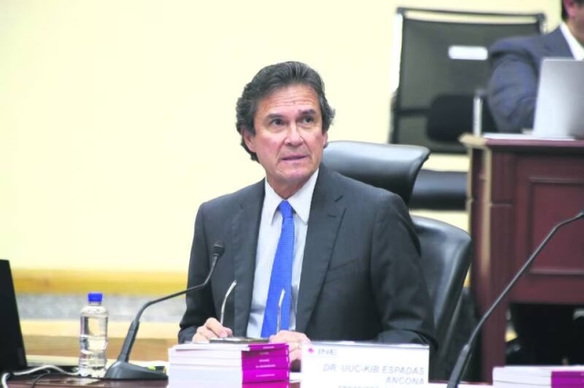 INE reinstala a Jacobo Molina como secretario