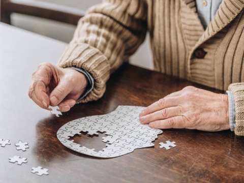 Un estudio revela el momento en que comienza el deterioro cognitivo