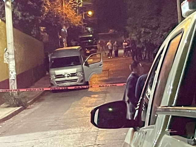  El cadáver estaba a bordo de un vehículo.