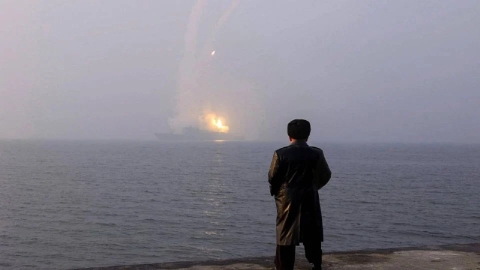 Corea del Norte prueba misiles de crucero desde un nuevo destructor