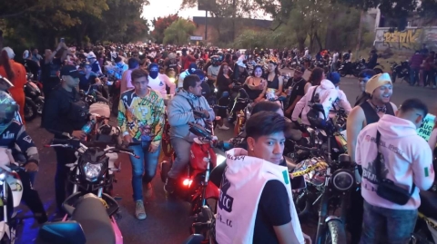 ¿De verdad saben lo que son 10 mil personas a bordo de motocicletas de todo tipo?