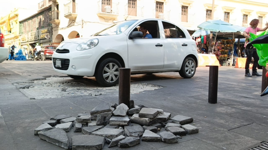 Ruptura de pavimento en calle Gutenberg