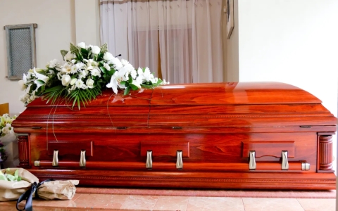 Familia demanda a funeraria por enviar cuerpo equivocado a El Salvador