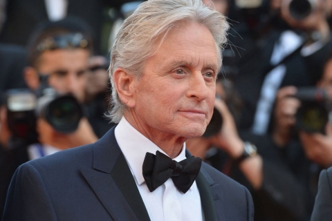 Michael Douglas pone en pausa su carrera y reflexiona sobre la política de EE. UU.