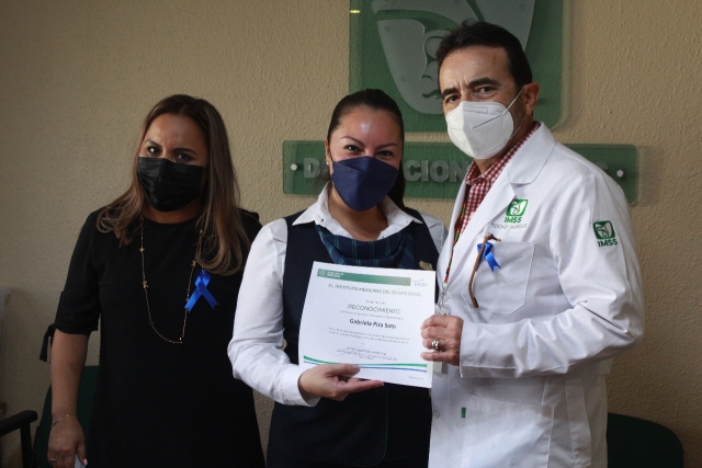 Entrega titular del IMSS Morelos reconocimientos a personal TAOD