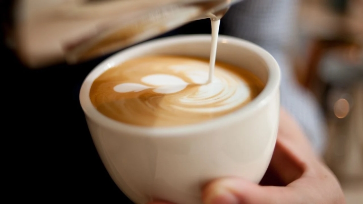 Disfruta de un latte de mazapán para las tardes nubladas