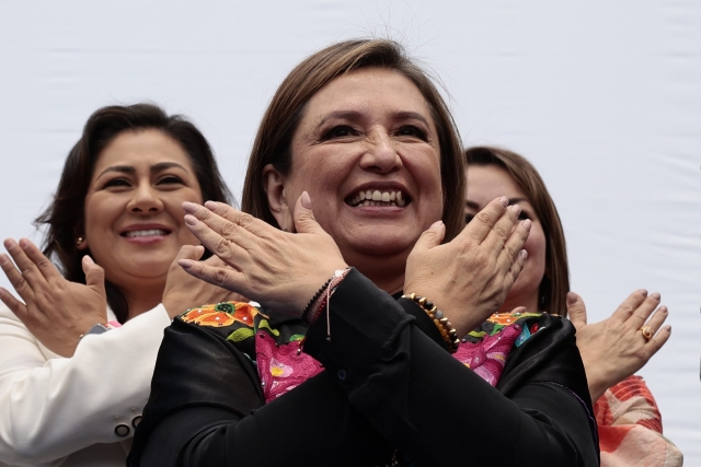 Xóchitl Gálvez acusa a Sheinbaum de recibir órdenes de AMLO