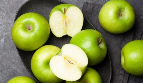 La manzana verde: una fruta con múltiples beneficios para la salud diaria